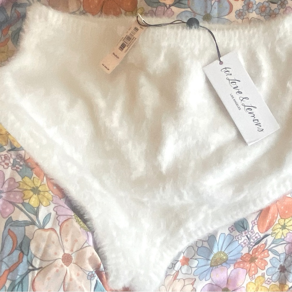 FOR LOVE and LEMONS FUZZY BOOTY SHORT WHITE